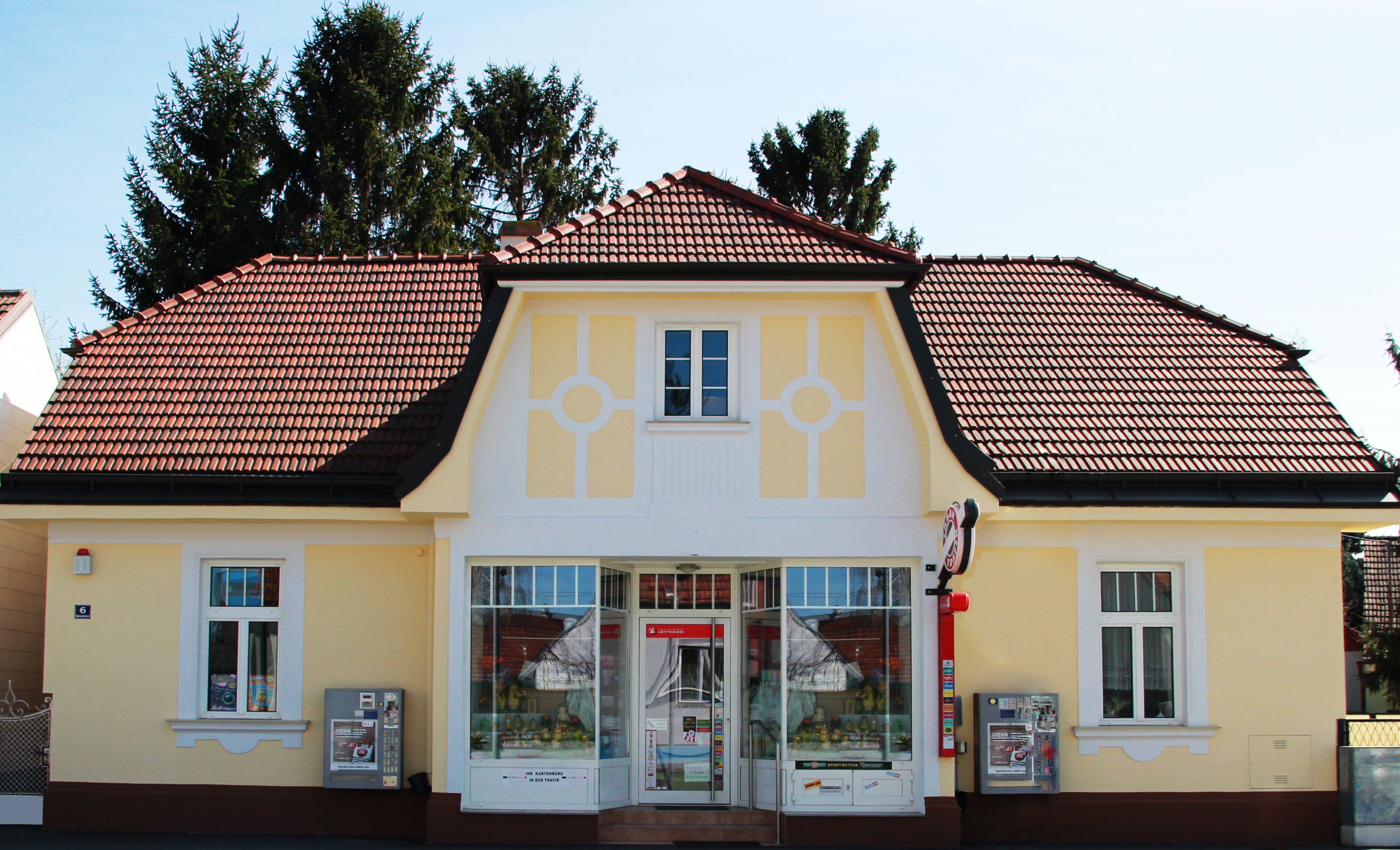 Das Geschäft der Drogerie Elisabeth in der Bahnhofstraße in Absdorf